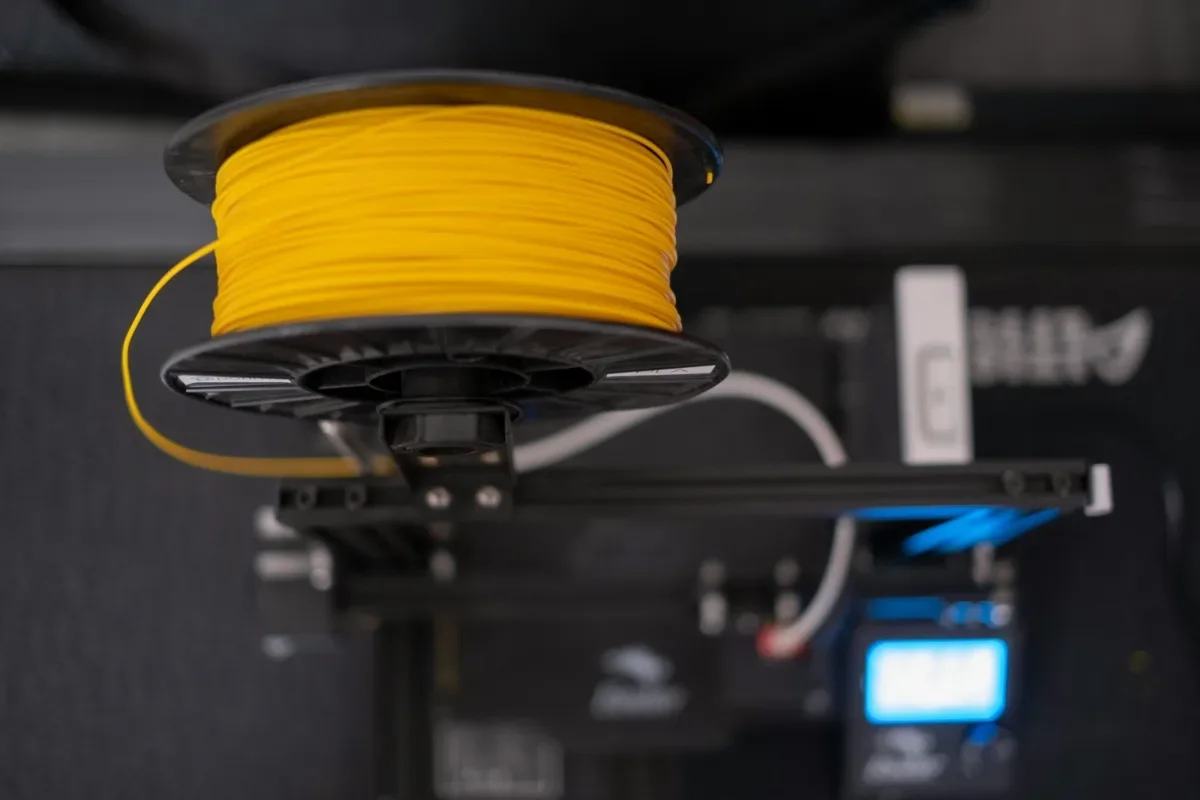 Jak druk 3D i automatyzacja rewolucjonizują produkcję implantów?